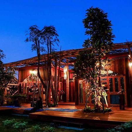 ラムプーン Baangaimuan Bed & Breakfast エクステリア 写真