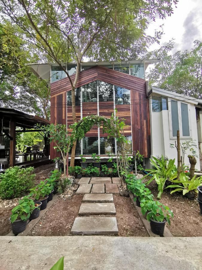 ラムプーン Baangaimuan Bed & Breakfast エクステリア 写真
