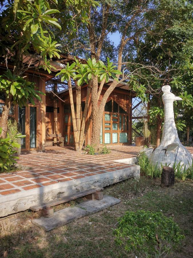 ラムプーン Baangaimuan Bed & Breakfast エクステリア 写真