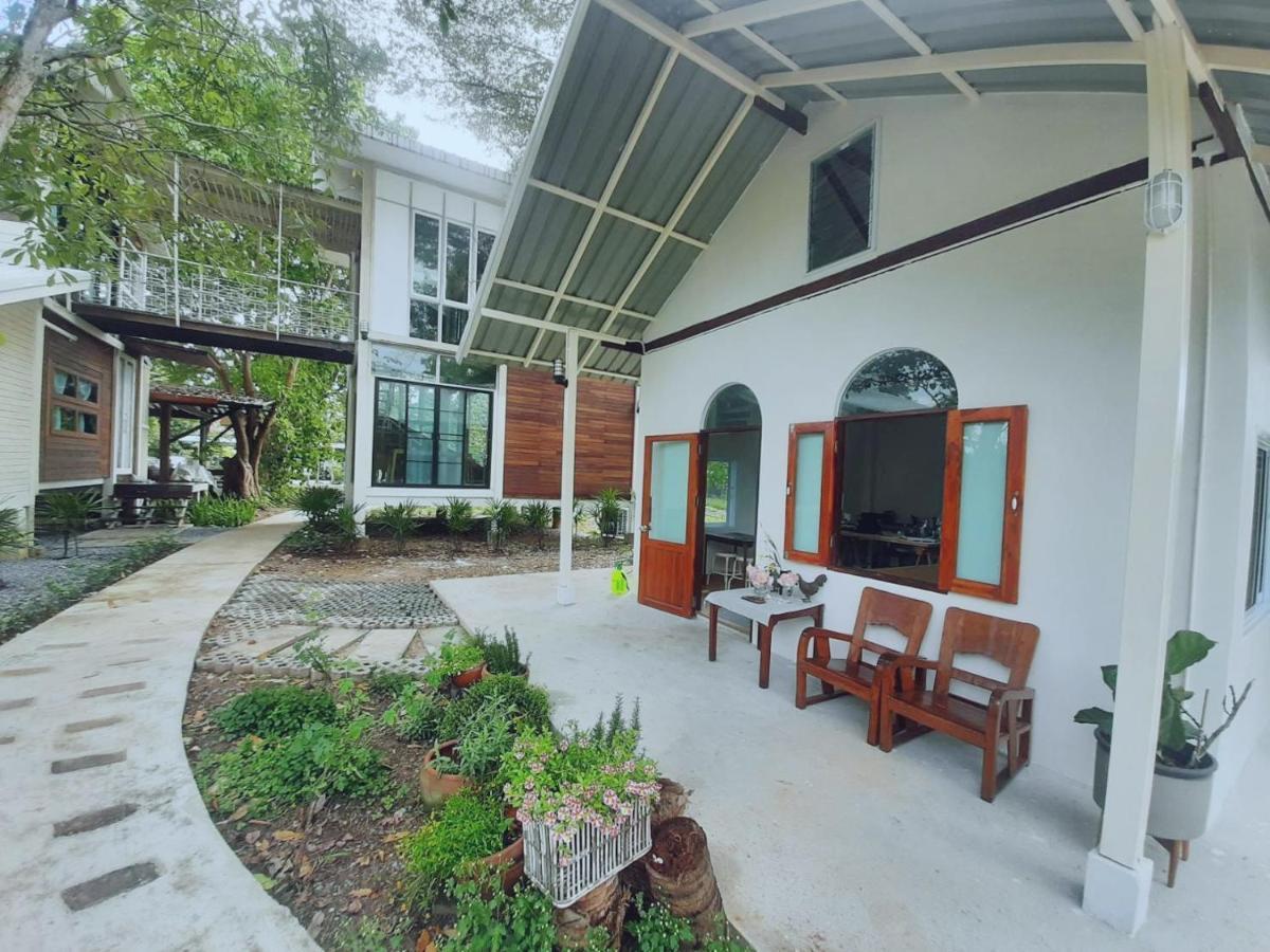 ラムプーン Baangaimuan Bed & Breakfast エクステリア 写真